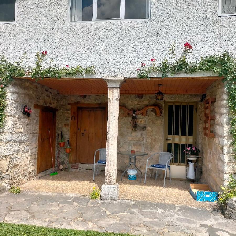 Turismo En Babia Bajo Los Nidos San Emiliano Exteriör bild