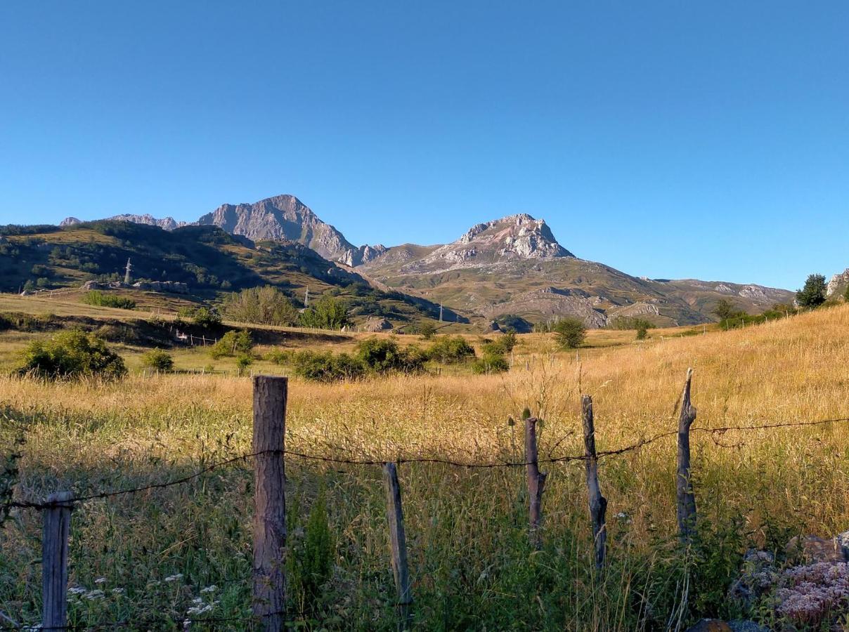 Turismo En Babia Bajo Los Nidos San Emiliano Exteriör bild
