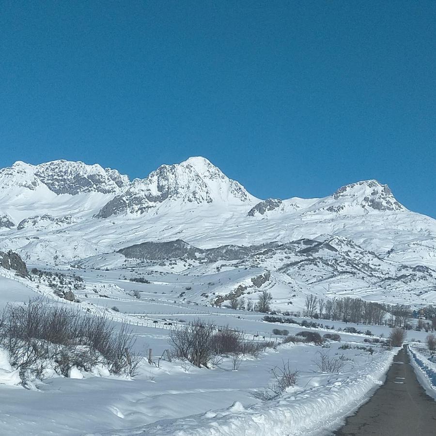 Turismo En Babia Bajo Los Nidos San Emiliano Exteriör bild